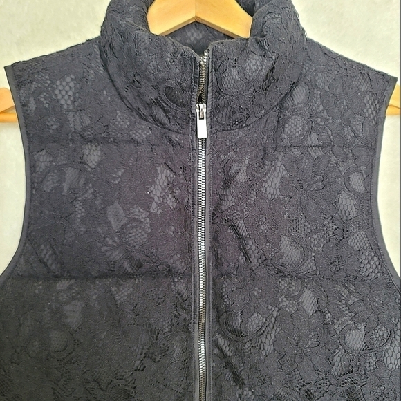 Banana Republic Lace Vest Size Small - Picture 4 of 11